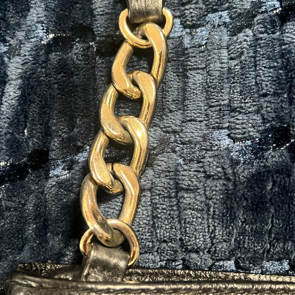 Pre- loved Michael Kors black leather Crossbody - Picture 7 of 9